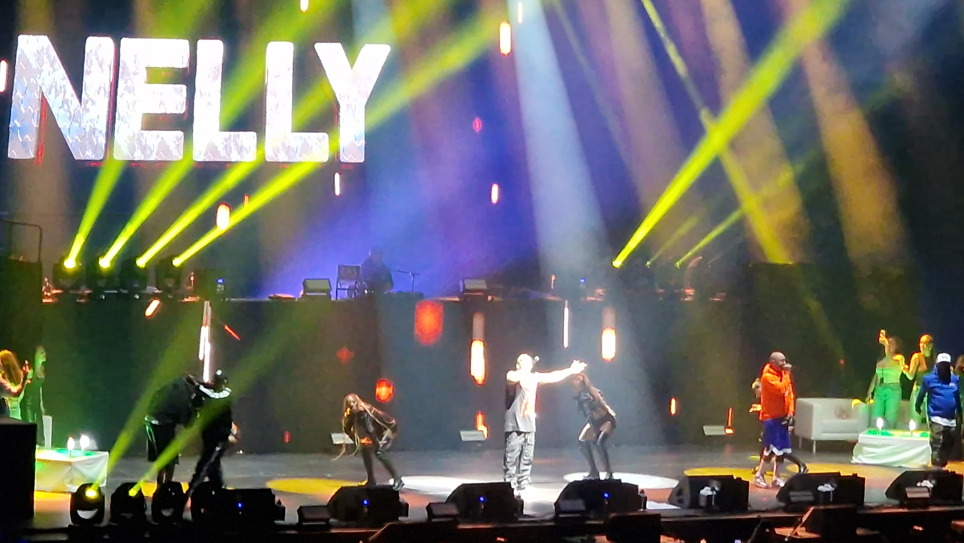 Overview van het podium van de Ziggo Dome tijdens het concert van Nelly op 26 mei 2025.
